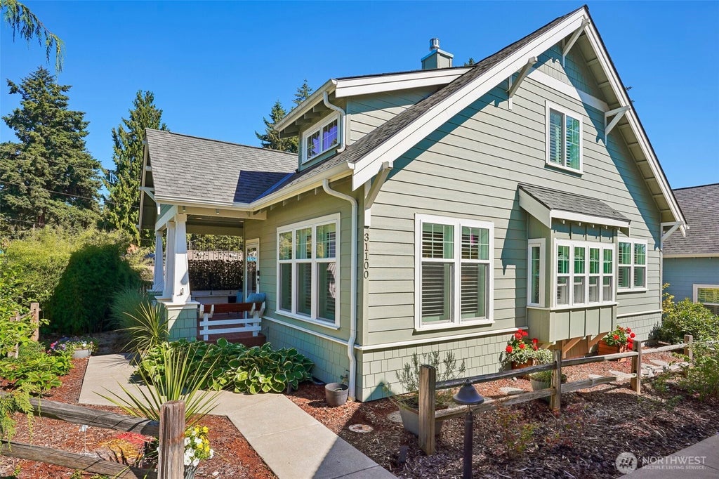 Photo of 31100 6th Lane SW, Federal Way, WA 98023 (MLS # 2560994)