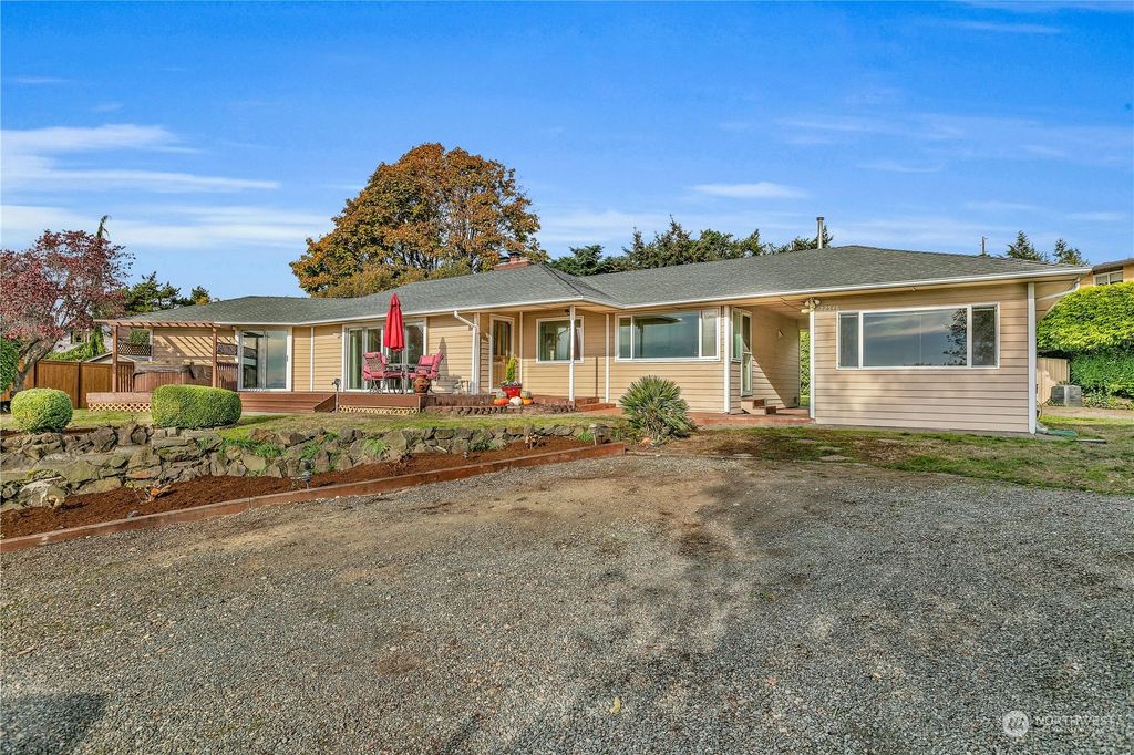Photo of 22548 8th Avenue S, Des Moines, WA 98198 (MLS # 2176605)