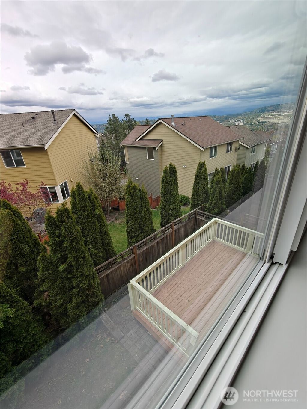 Photo of 564 MOUNTAIN VIEW Lane NW, Issaquah, WA 98027 (MLS # 2510958)