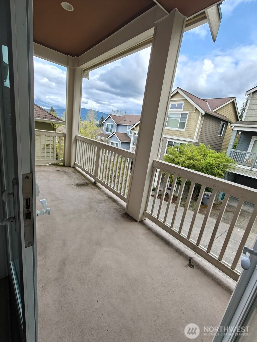 Photo of 564 MOUNTAIN VIEW Lane NW, Issaquah, WA 98027 (MLS # 2510958)