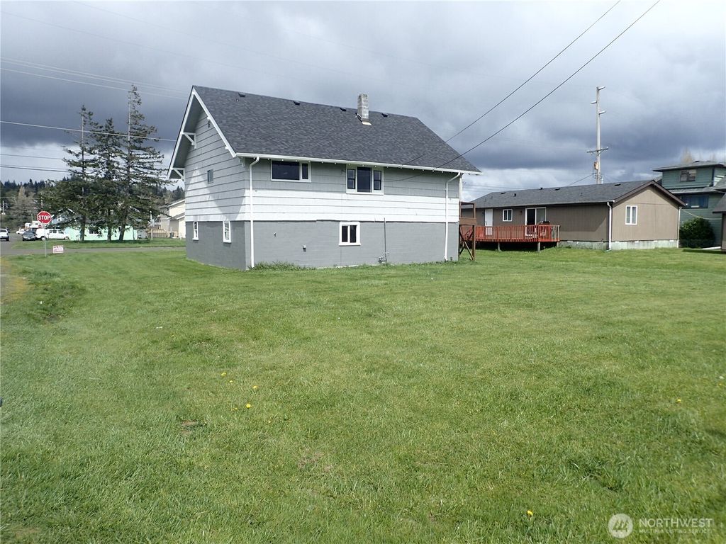 Photo of 1519 Pacific Avenue, Aberdeen, WA 98520 (MLS # 2481755)