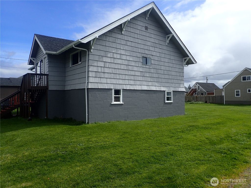 Photo of 1519 Pacific Avenue, Aberdeen, WA 98520 (MLS # 2481755)