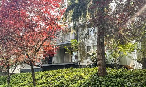 Photo of 3838 Lake Washington Boulevard SE #B-5, Bellevue, WA 98006 (MLS # 2492650)