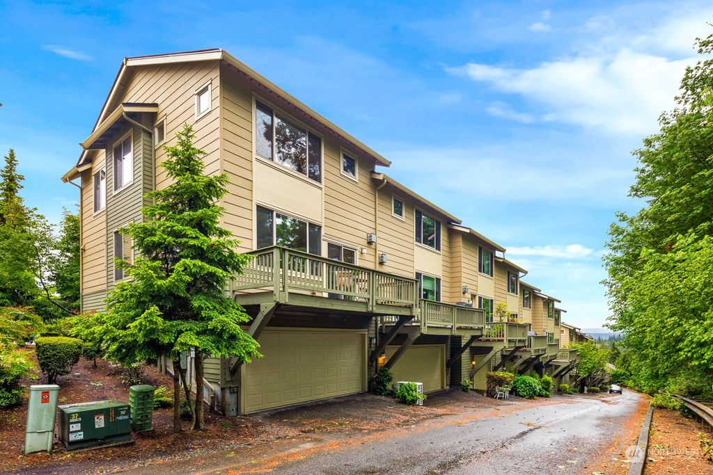 Photo of 2083 NW Boulder Way Drive, Issaquah, WA 98027 (MLS # 2216682)