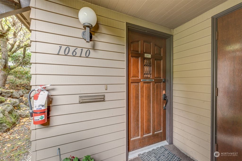 Photo of 10610 Glen Acres Drive S, Seattle, WA 98168 (MLS # 2024079)
