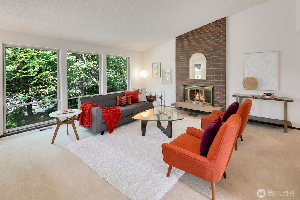 Photo of 2215 Jones Place SE, Renton, WA 98055 (MLS # 2396418)