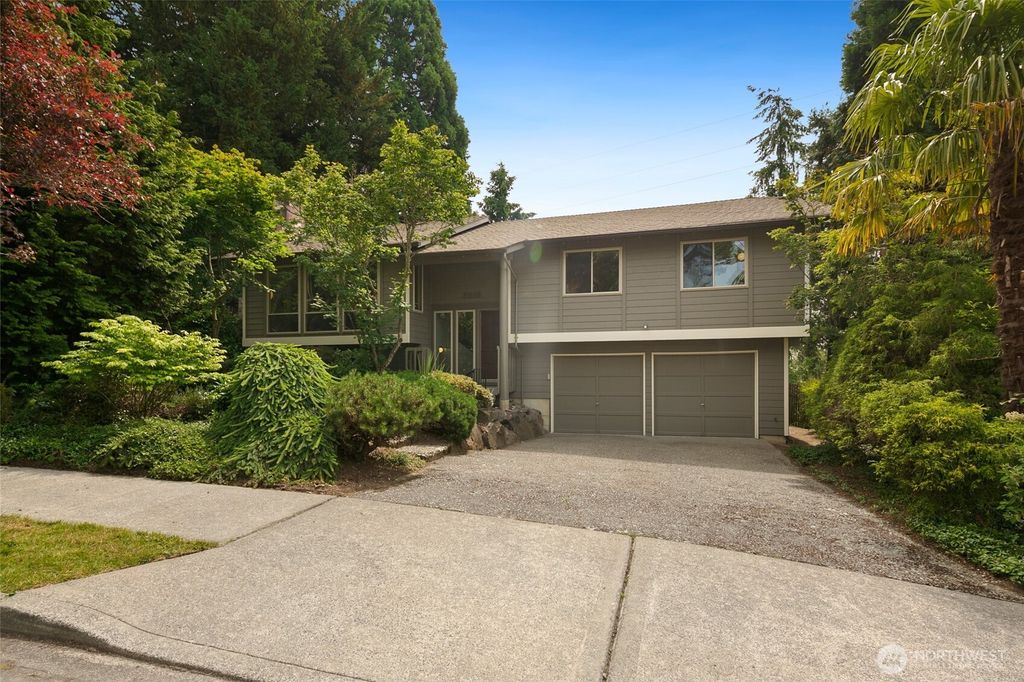Photo of 2215 Jones Place SE, Renton, WA 98055 (MLS # 2396418)