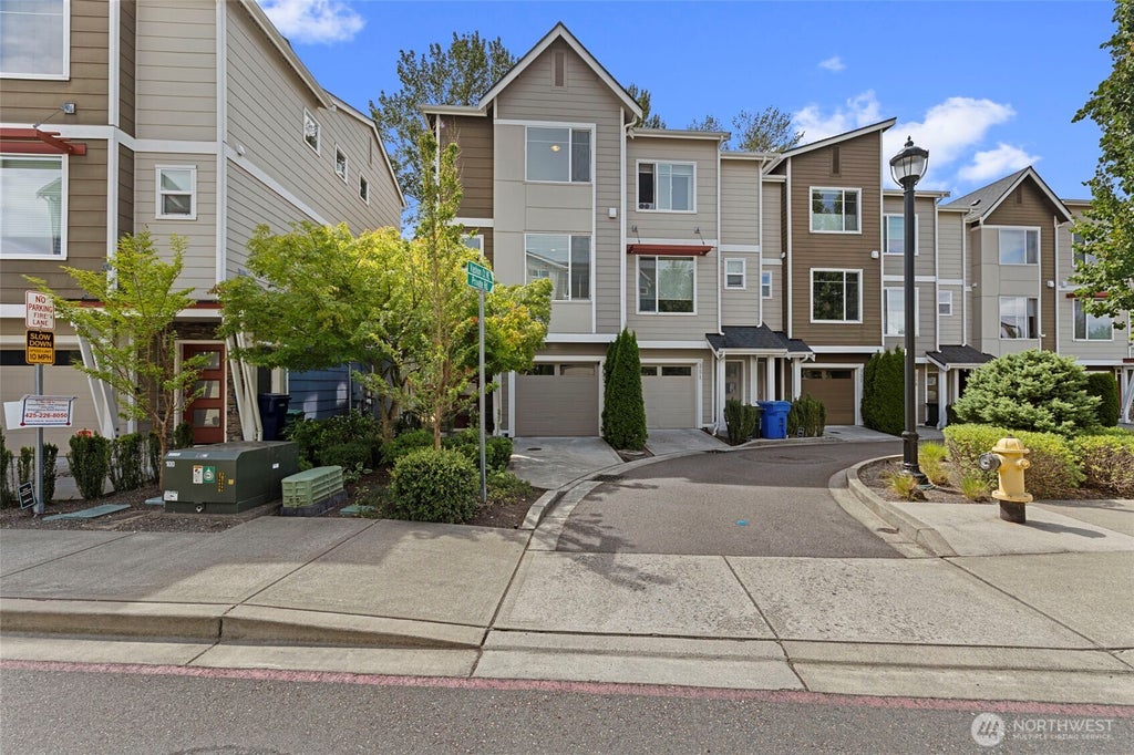Photo of 347 Vashon Court NE, Renton, WA 98059 (MLS # 2561034)