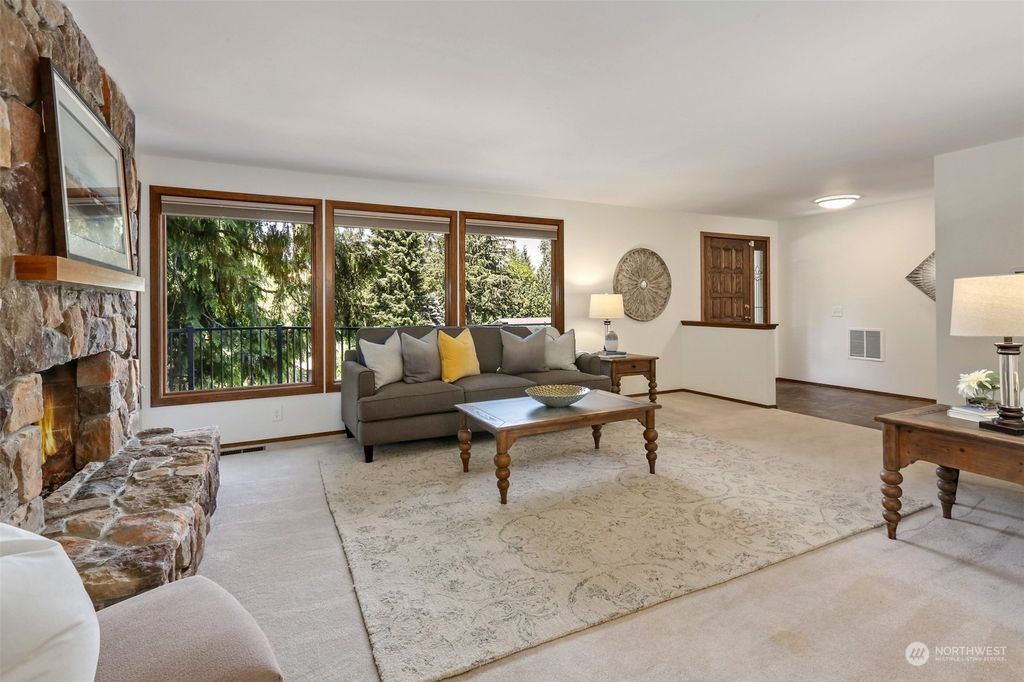 Photo of 80 Mt Pilchuck Avenue NW, Issaquah, WA 98027 (MLS # 2075294)
