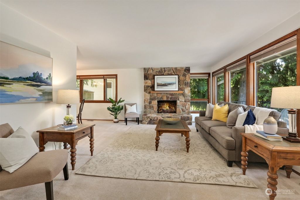 Photo of 80 Mt Pilchuck Avenue NW, Issaquah, WA 98027 (MLS # 2075294)