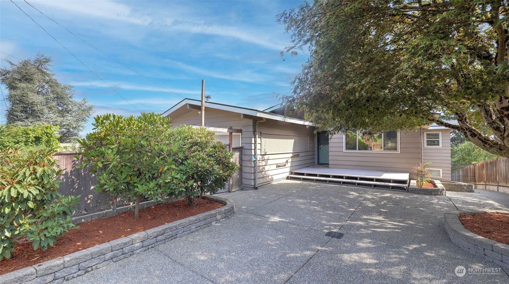 Photo of 11616 25th Avenue S, Burien, WA 98168 (MLS # 2157532)