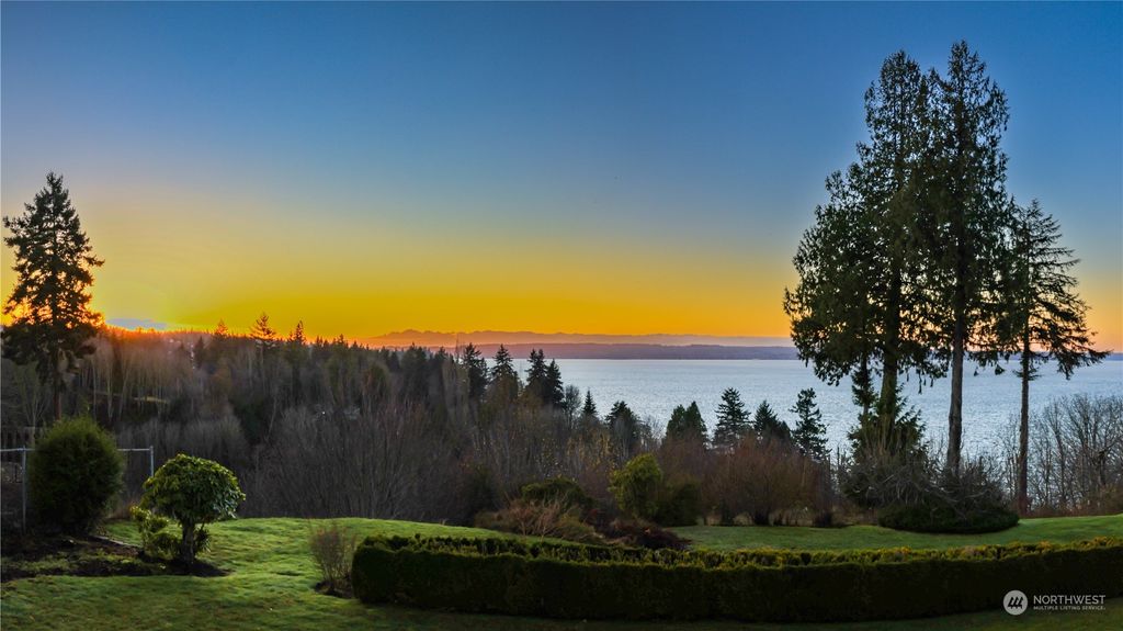 Photo of 504 View Ridge Drive, Everett, WA 98203 (MLS # 1998971)