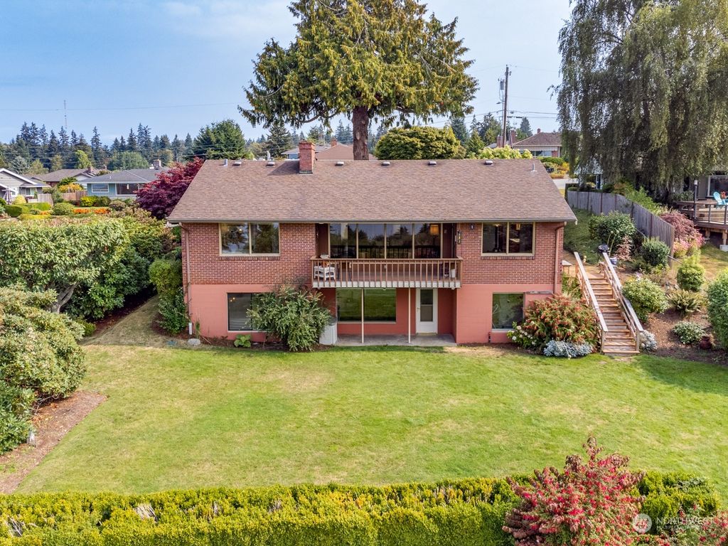 Photo of 504 View Ridge Drive, Everett, WA 98203 (MLS # 1998971)