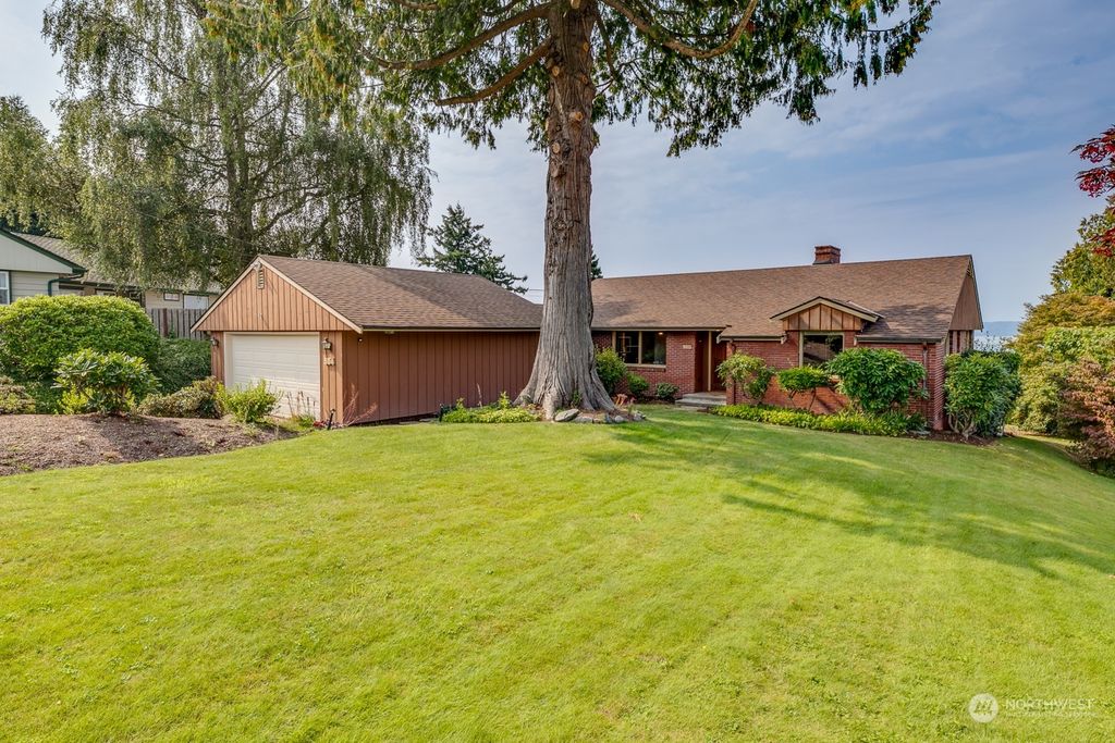 Photo of 504 View Ridge Drive, Everett, WA 98203 (MLS # 1998971)