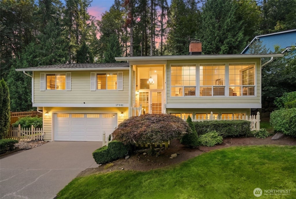 Photo of 17101 NE 28th Place, Bellevue, WA 98008 (MLS # 2581960)