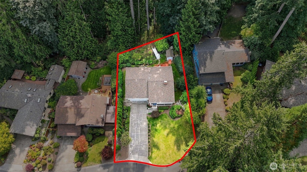 Photo of 17101 NE 28th Place, Bellevue, WA 98008 (MLS # 2581960)