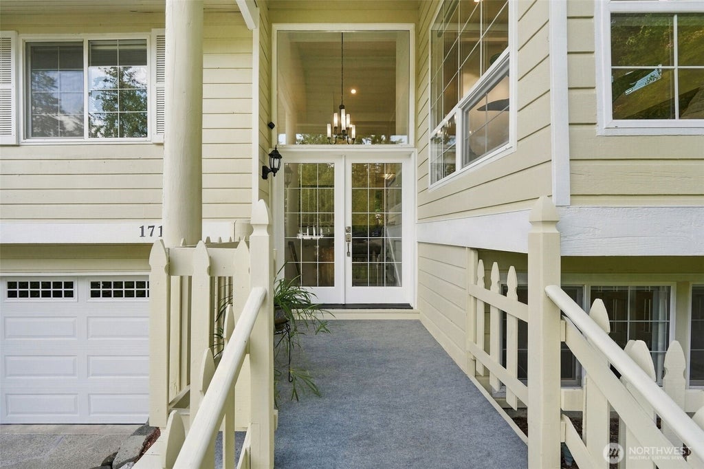 Photo of 17101 NE 28th Place, Bellevue, WA 98008 (MLS # 2581960)