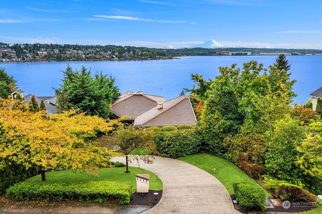Photo of 8236 Avalon Drive, Mercer Island, WA 98040 (MLS # 2166010)