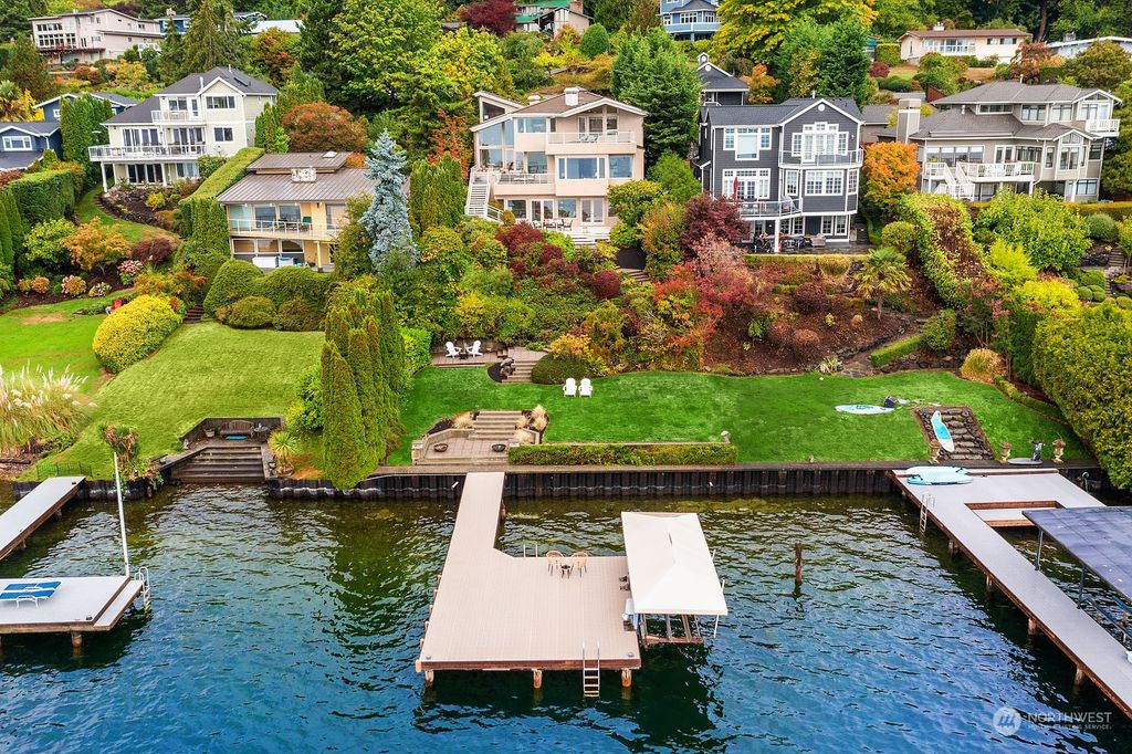 Photo of 8236 Avalon Drive, Mercer Island, WA 98040 (MLS # 2166010)