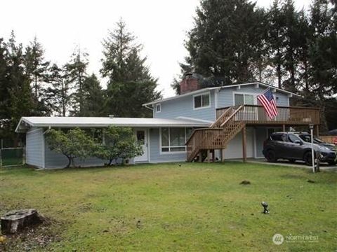Photo of 232 S Narwhal Lane SW, Ocean Shores, WA 98569 (MLS # 2454402)