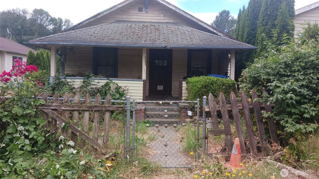 Photo of 5605 25th Avenue SW, Seattle, WA 98106 (MLS # 2406423)