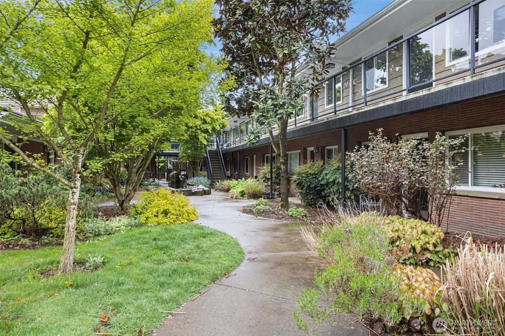 Photo of 526 17th Avenue E #4, Seattle, WA 98112 (MLS # 2364958)