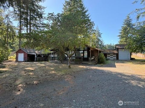 Photo of 711 E Island Lake Drive, Shelton, WA 98584 (MLS # 2435561)
