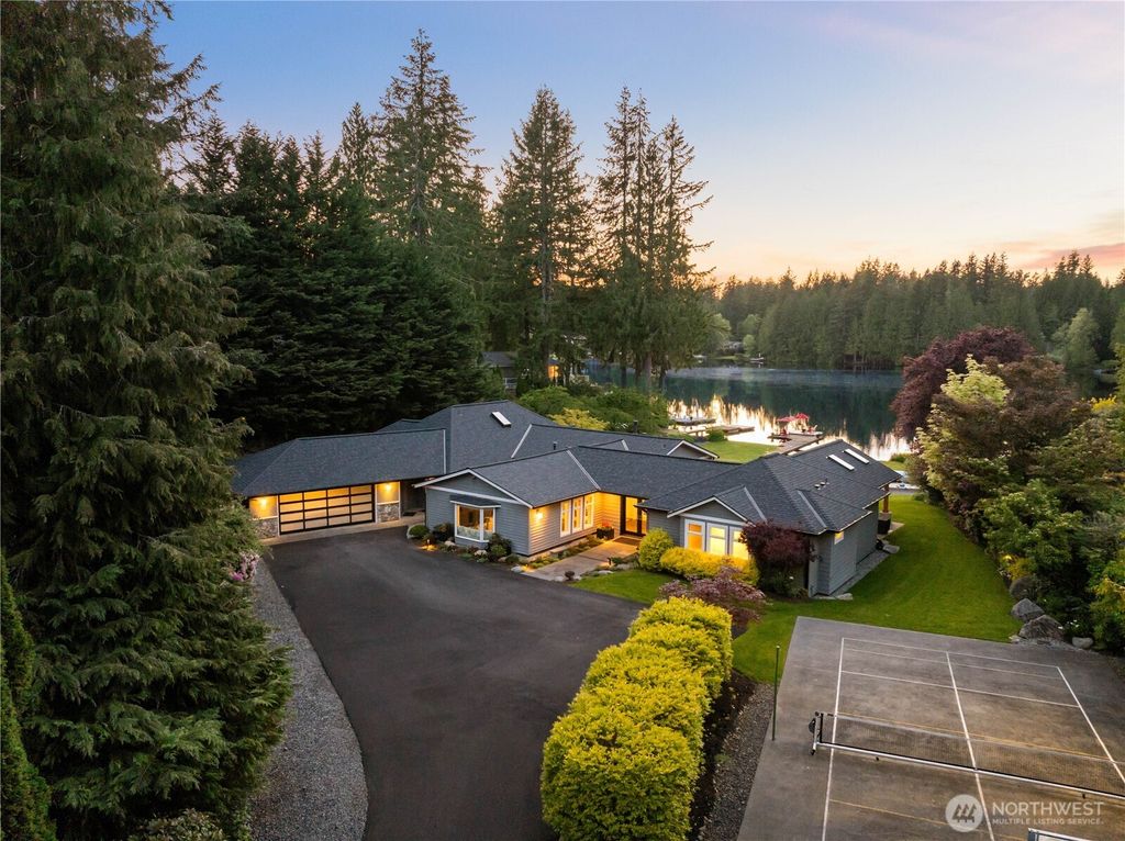 Photo of 2045 E Beaver Lake Drive SE, Sammamish, WA 98075 (MLS # 2381060)