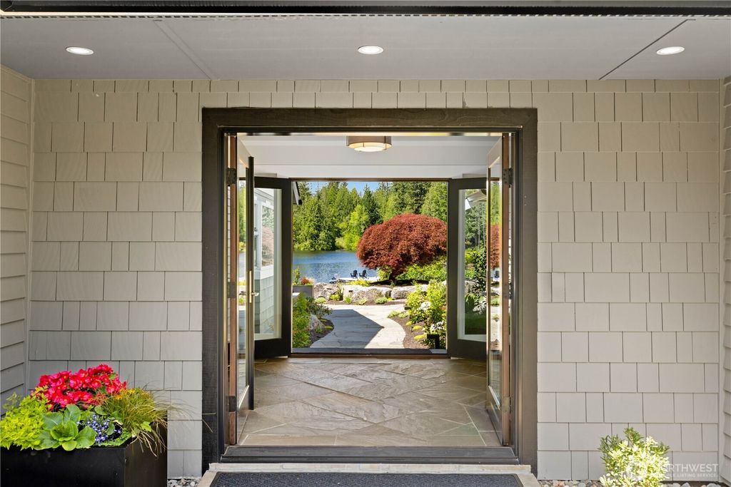Photo of 2045 E Beaver Lake Drive SE, Sammamish, WA 98075 (MLS # 2381060)