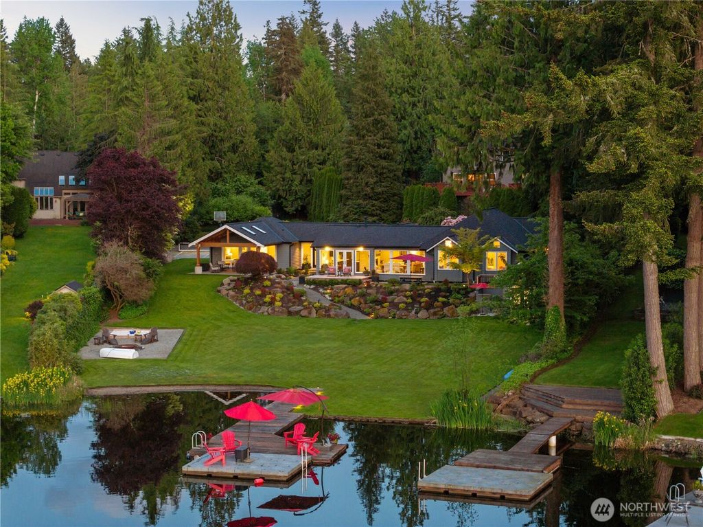 Photo of 2045 E Beaver Lake Drive SE, Sammamish, WA 98075 (MLS # 2381060)