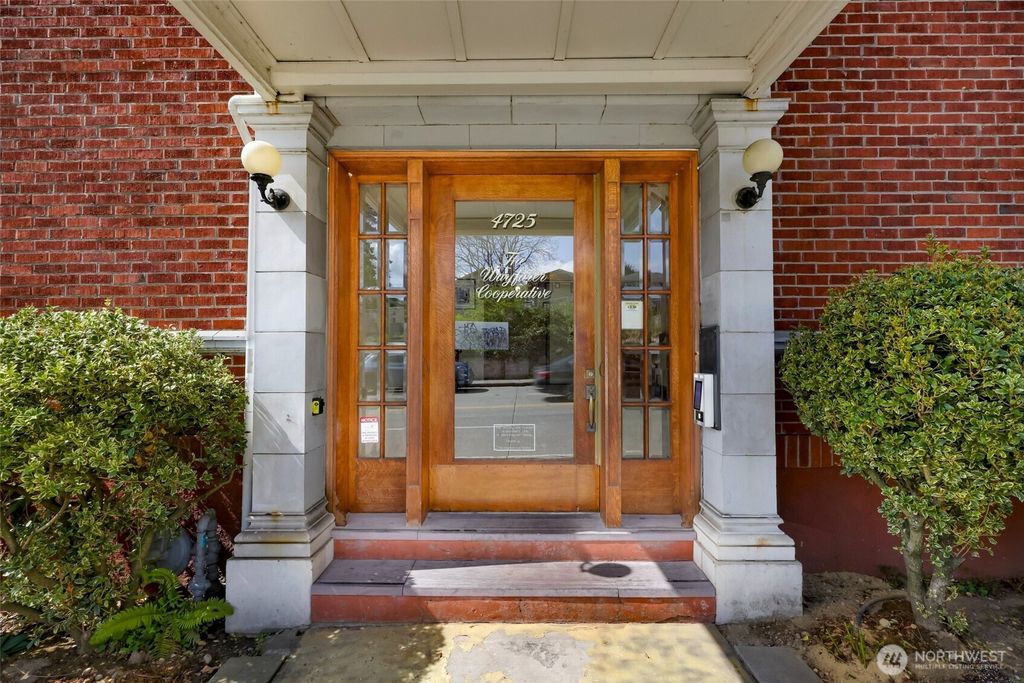 Photo of 4725 15th Avenue NE #12, Seattle, WA 98105 (MLS # 2518630)