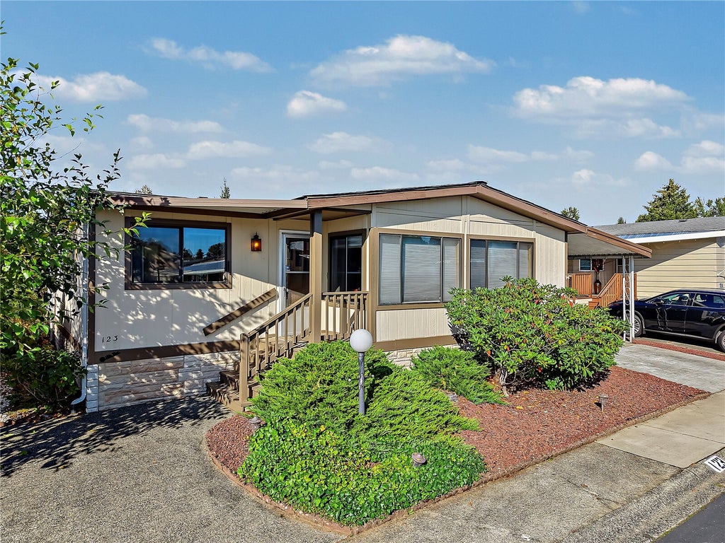 Photo of 11436 SE 208th Street #123, Kent, WA 98031 (MLS # 2594935)