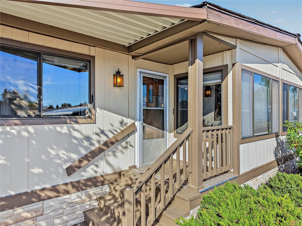 Photo of 11436 SE 208th Street #123, Kent, WA 98031 (MLS # 2594935)