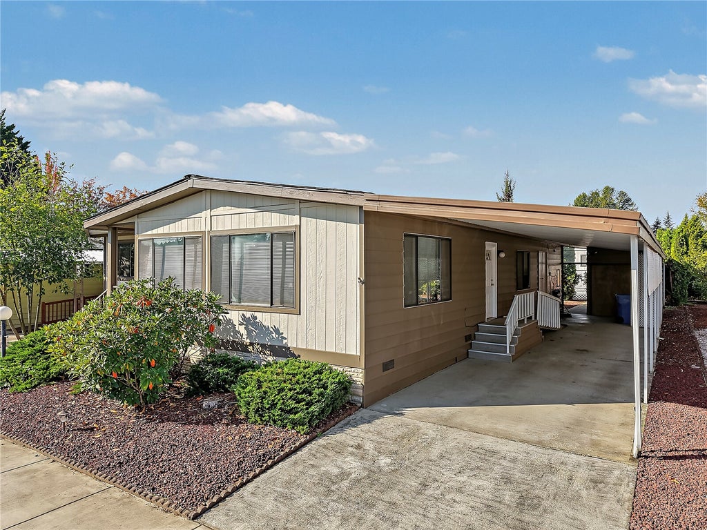 Photo of 11436 SE 208th Street #123, Kent, WA 98031 (MLS # 2594935)