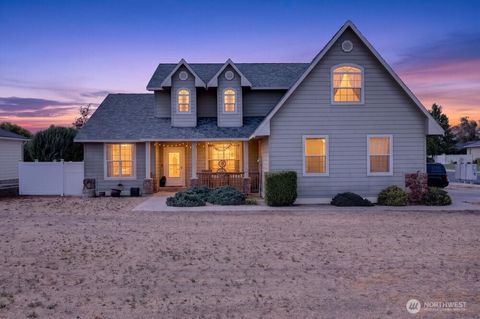 Photo of 600 N Bluff West Drive, Moses Lake, WA 98837 (MLS # 2549451)