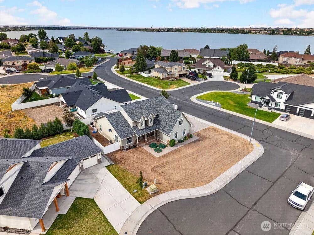 Photo of 600 N Bluff West Drive, Moses Lake, WA 98837 (MLS # 2549451)