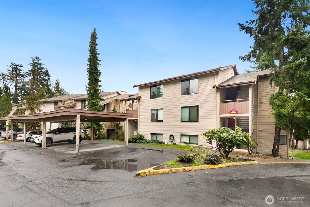 Photo of 15175 Sunwood Boulevard #DD32, Tukwila, WA 98188 (MLS # 2496230)