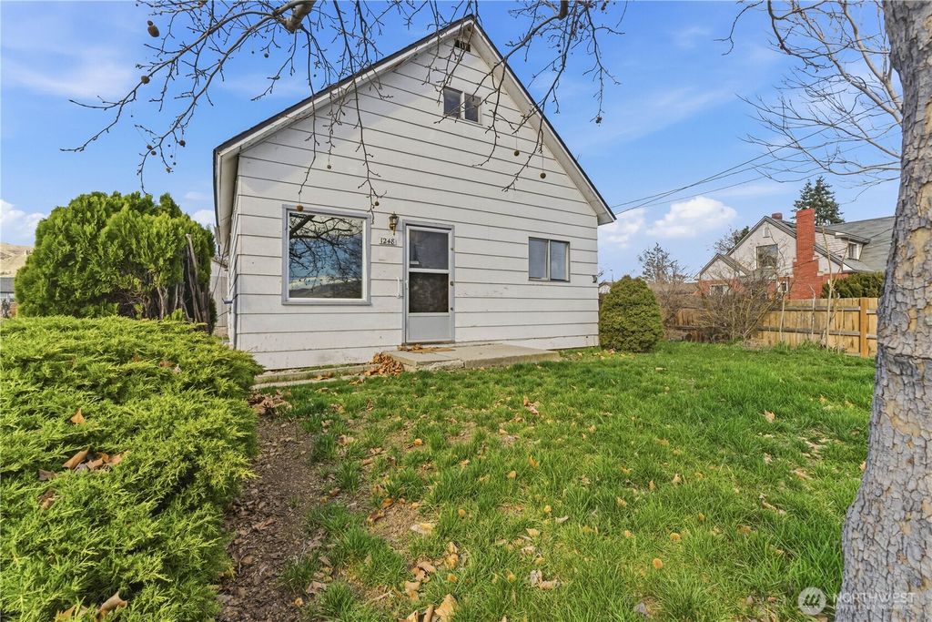 Photo of 1248 S Mission Street, Wenatchee, WA 98801 (MLS # 2489604)