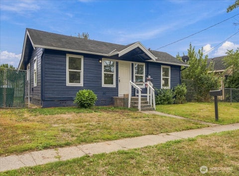 Photo of 1116 9th Avenue, Longview, WA 98632 (MLS # 2531931)