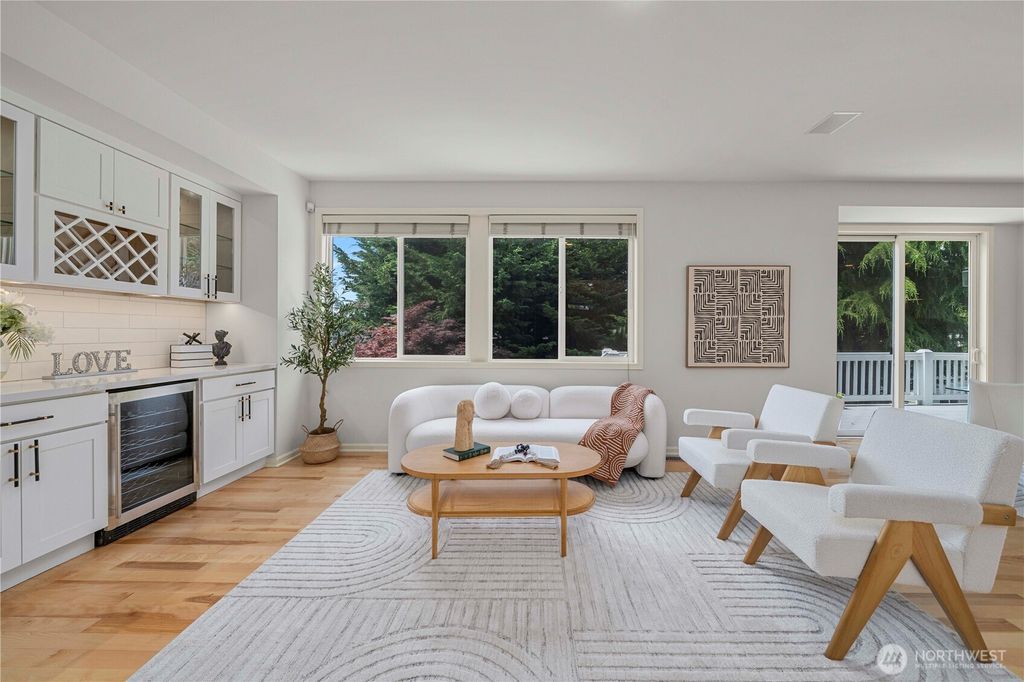 Photo of 11433 80th Avenue NE, Kirkland, WA 98034 (MLS # 2498018)