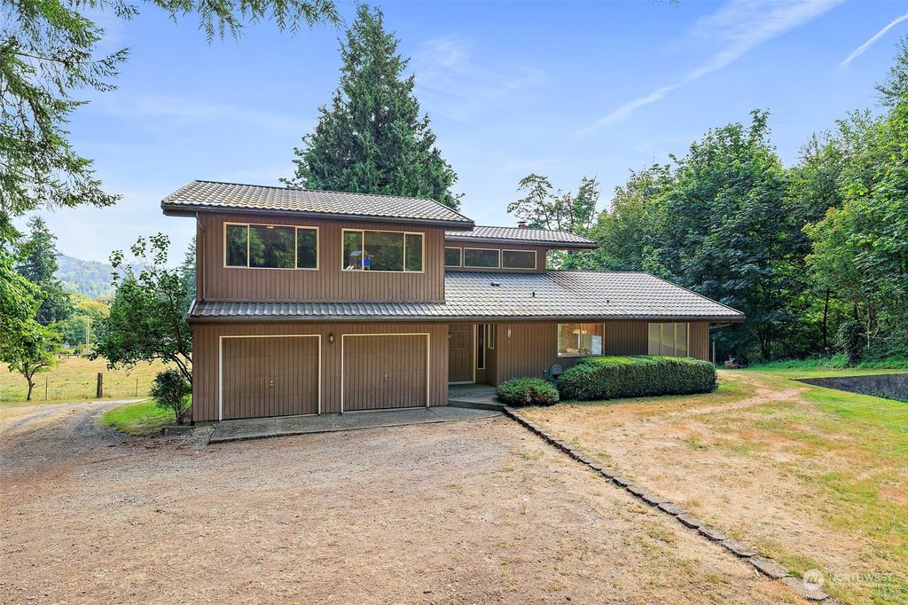 Photo of 12003 160th Avenue SE, Renton, WA 98059 (MLS # 2148505)