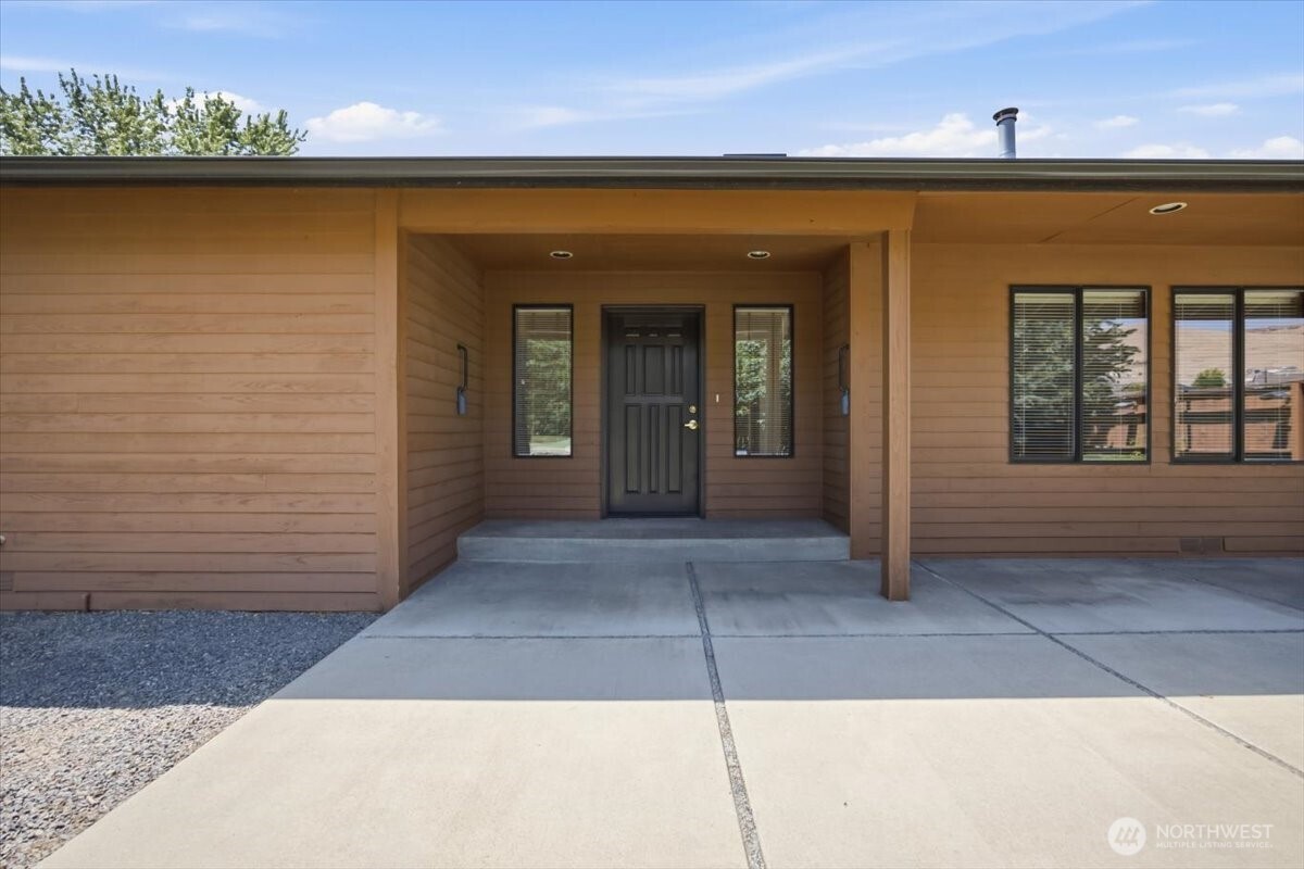 4711 Maple Ave