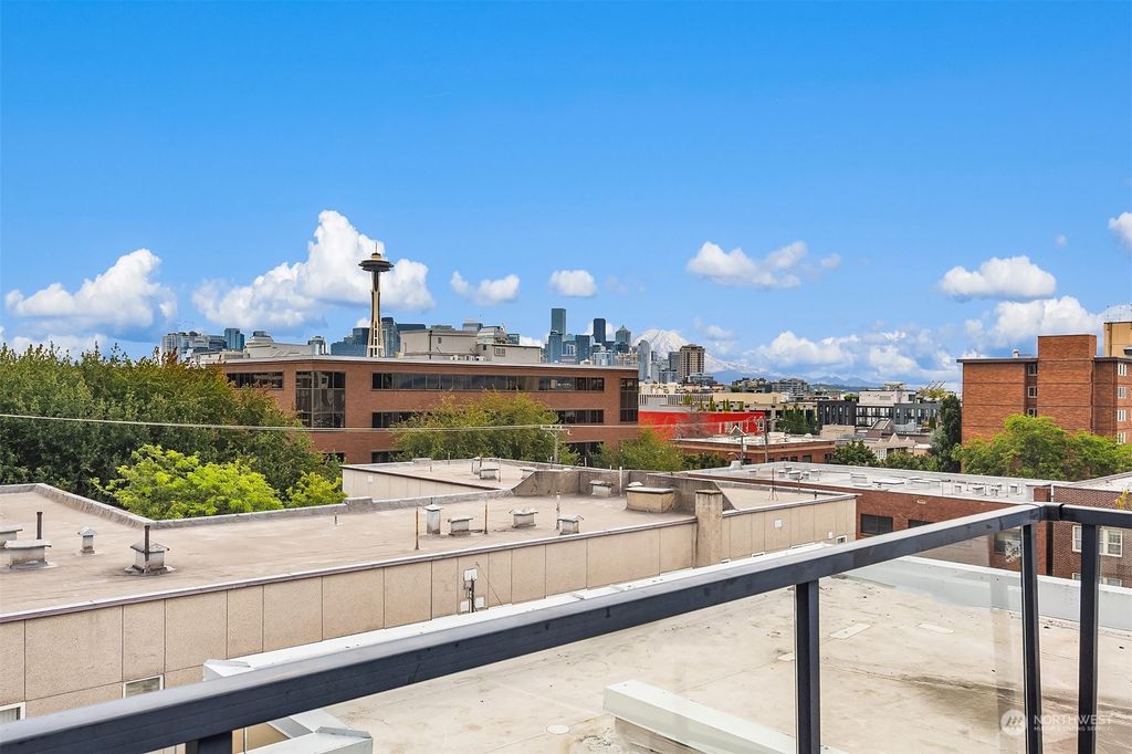 Photo of 626 4th Avenue W #204, Seattle, WA 98119 (MLS # 2280444)