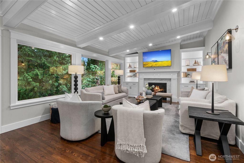 Photo of 3227 103rd Place NE, Bellevue, WA 98004 (MLS # 2497026)