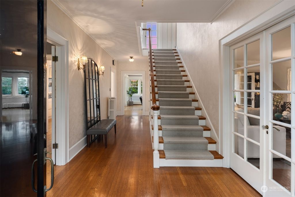 Photo of 525 W Kinnear Place, Seattle, WA 98119 (MLS # 2071008)