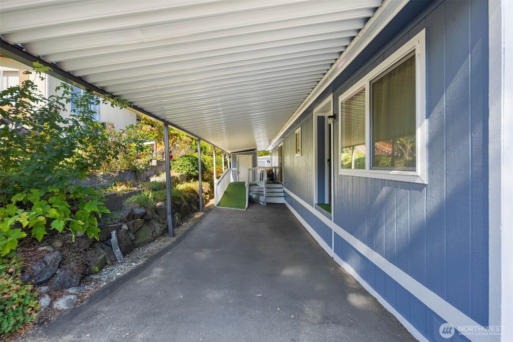 Photo of 23708 Locust Way #13B, Bothell, WA 98021 (MLS # 2435064)