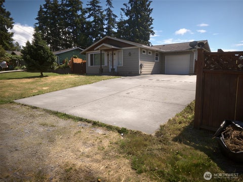 Photo of 2000 E Highland Avenue, Mount Vernon, WA 98273 (MLS # 2574361)