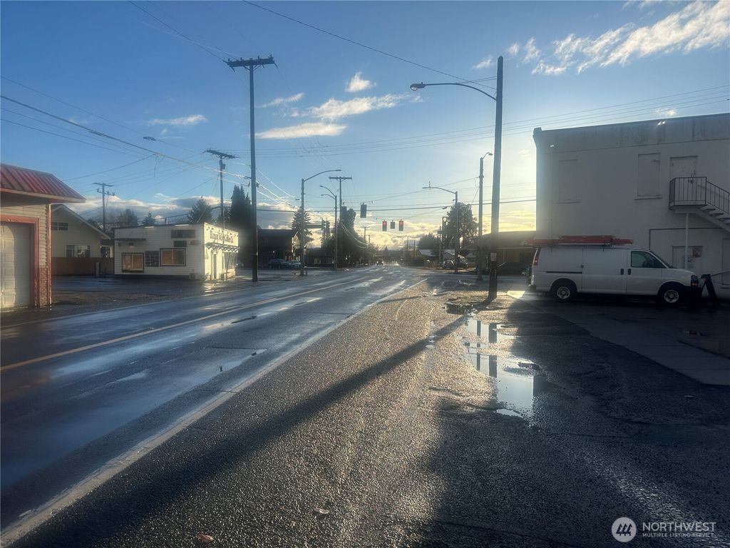 Photo of 11022 Valley Avenue E, Puyallup, WA 98372 (MLS # 2511274)