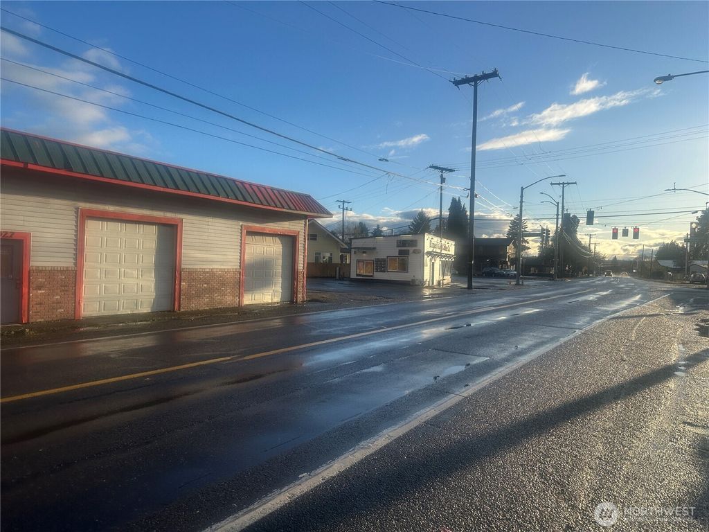 Photo of 11022 Valley Avenue E, Puyallup, WA 98372 (MLS # 2511274)