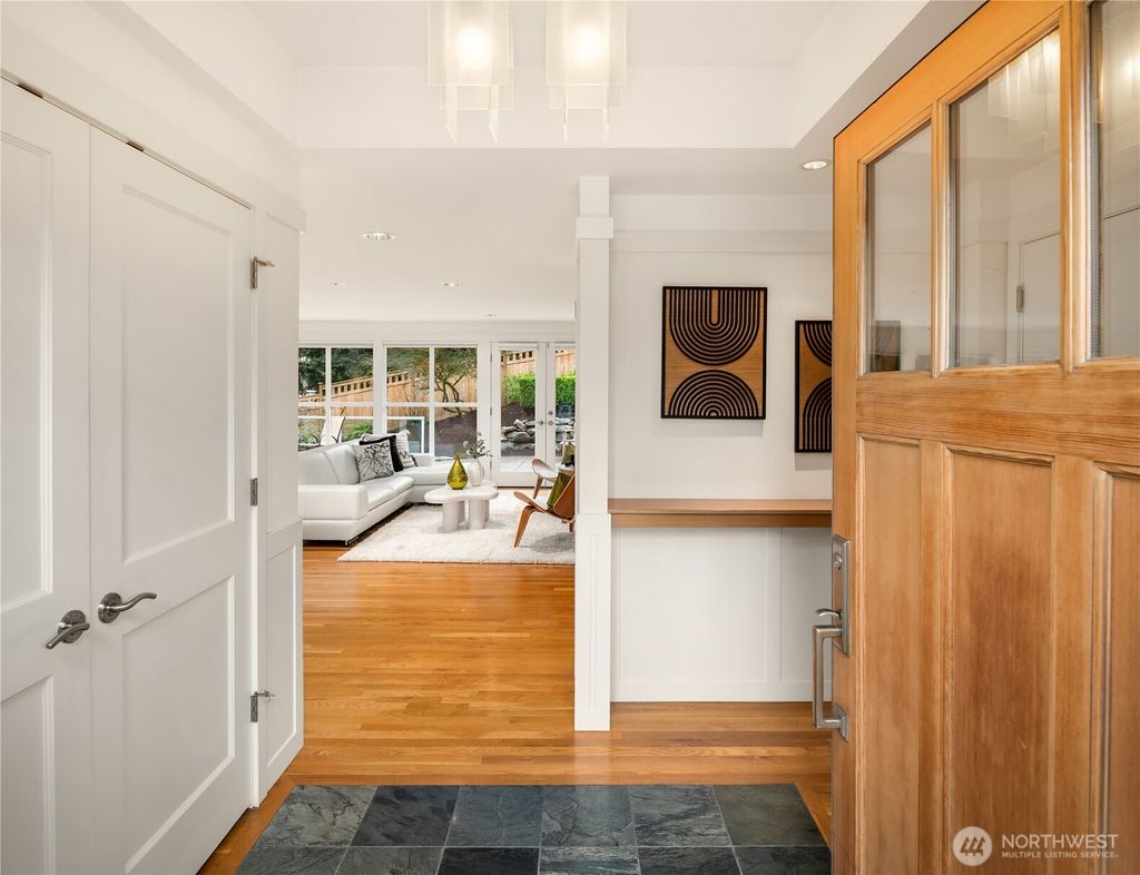 Photo of 10617 SE 18th Street, Bellevue, WA 98004 (MLS # 2487157)